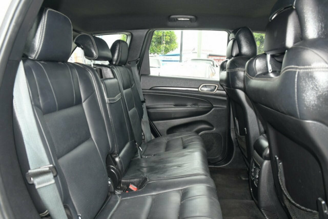 2013 Jeep Grand Cherokee Laredo 4x2 14 of 19