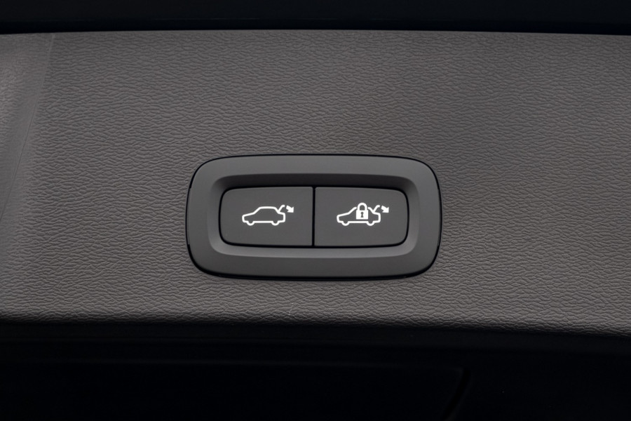2025 Volvo EX40 No Series Black Edition SUV Image 19
