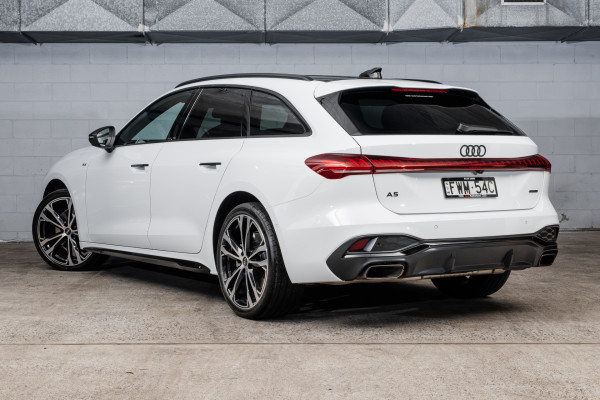 2025 Audi A5 B10  TFSI 200kW S line Wagon image 2