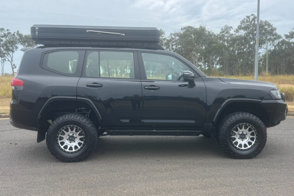 2022 Toyota LandCruiser FJA300R GX SUV Image 2