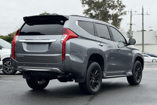 2019 Mitsubishi Pajero Sport QE Black Edition SUV Image 5