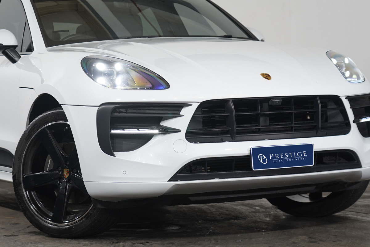 2019 Porsche Macan SUV Image 2