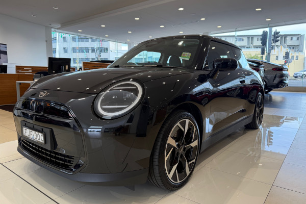 2024 MINI Hatch E - Classic Hatch Image 3