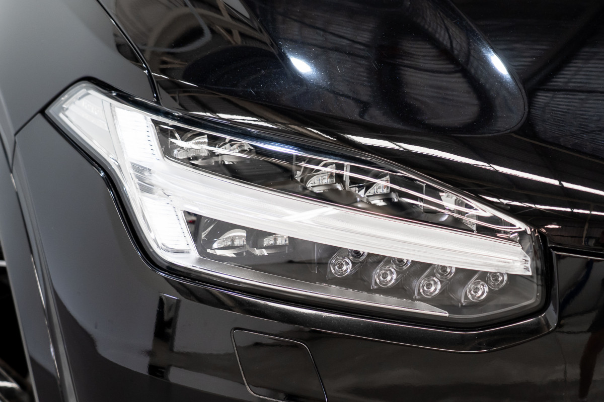 2021 Volvo XC90 T6 R-Design (Awd) SUV Image 2