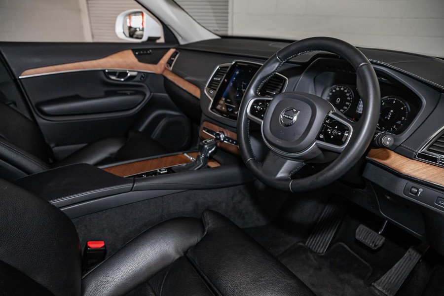 2020 Volvo XC90 L Series D5 Inscription SUV Image 17