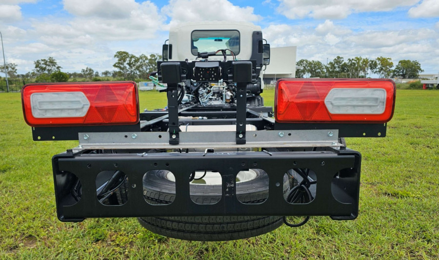 2025 Isuzu FRR 110-240 AM D53 Cab Chassis Image 11
