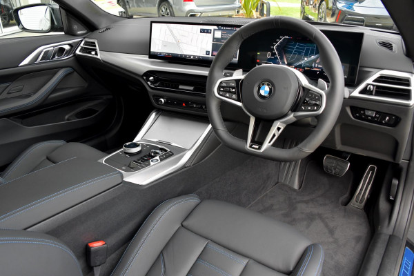 2026 BMW 4 Series G22 LCI 430i M Sport Coupe image 4