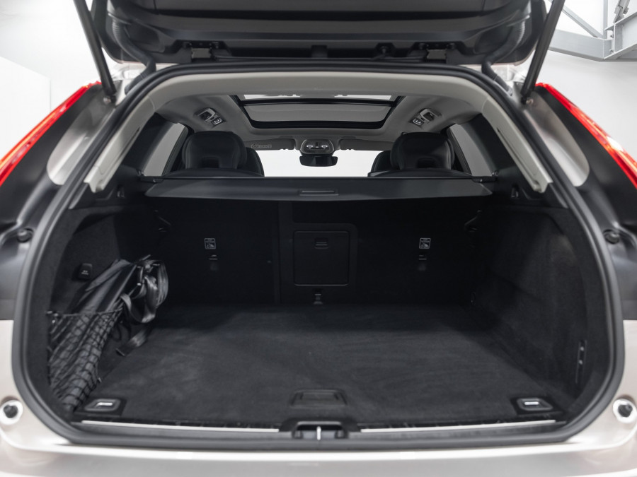 2026 Volvo XC60 UZ B5 Ultra Dark 2.0P, Mild Hybrid SUV Image 8