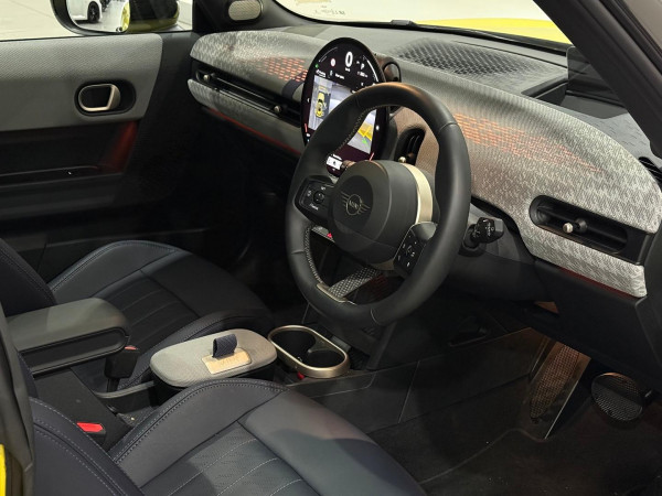 2025 MINI Cooper F65 S Favoured Hatch image 13