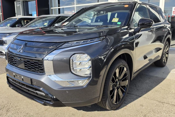 2026 Mitsubishi Outlander ZM Black Edition SUV Image 2
