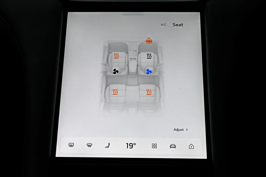 2025 MG IM5 P12L Premium Hatch Image 12