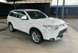 Mitsubishi Outlander ES 2WD ZJ