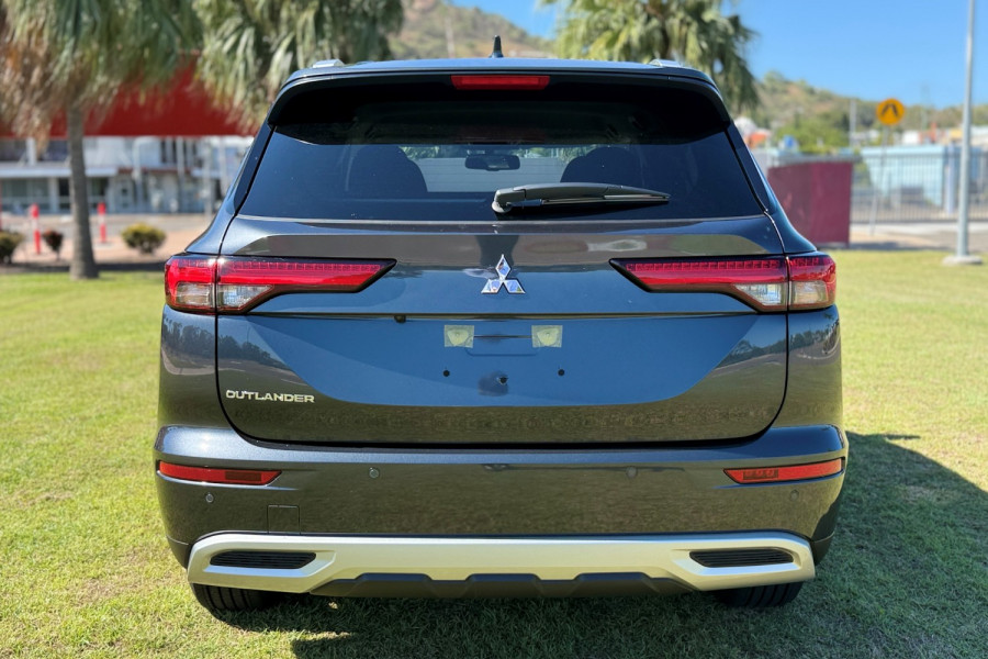 2024 Mitsubishi Outlander ZM LS SUV Image 7