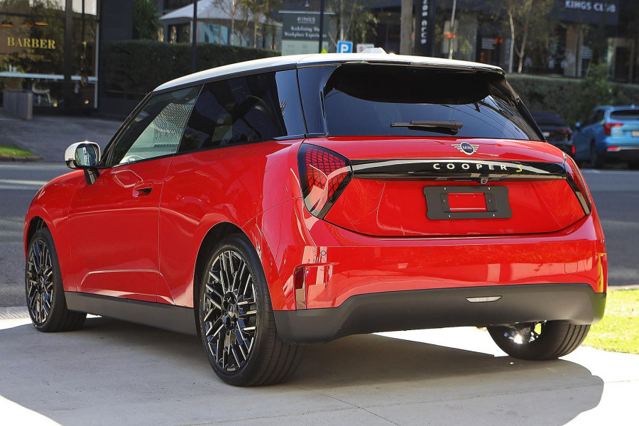 2026 MINI Cooper J01 SE Favoured Hatch