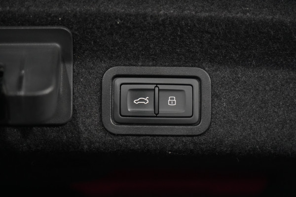 2021 Audi A6 55 TFSI S line Sedan Image 37