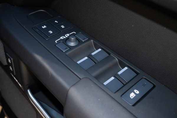 2026 Land Rover Defender L663 110 D350 X-Dynamic SE SUV image 15