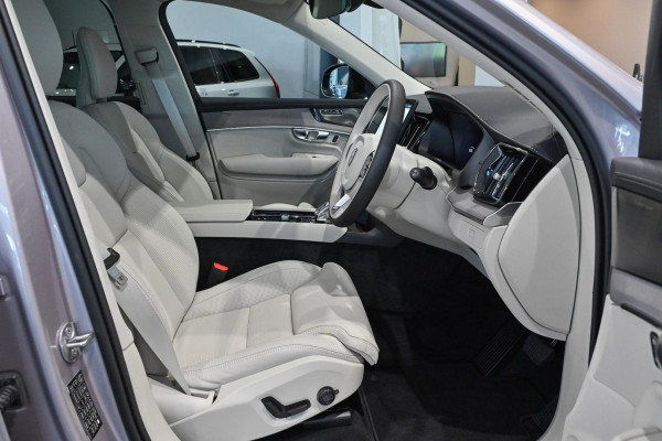 2026 Volvo XC90 L Series Ultra B5 Dark SUV Image 6