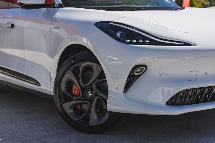2025 MG IM6 S12L Platinum SUV Image 2