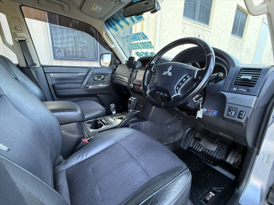 2013 MY14 Mitsubishi Pajero NW VR-X SUV Image 10