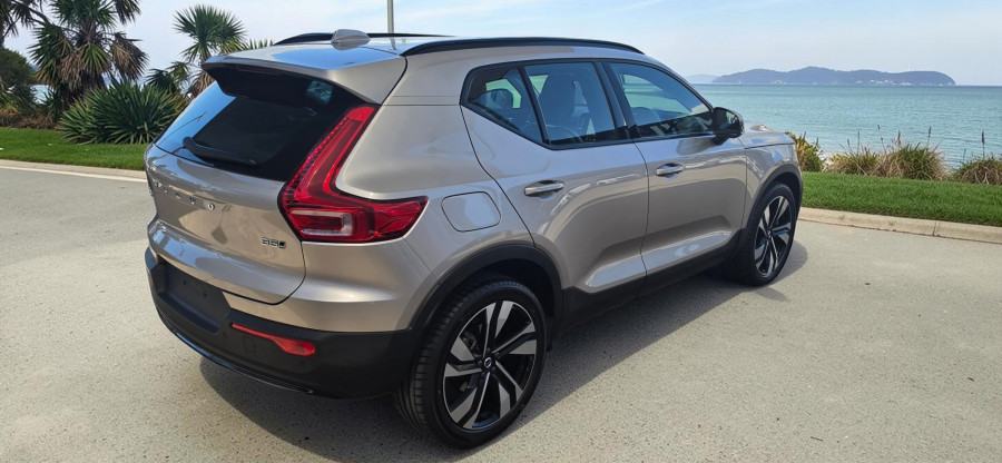 2023 Volvo XC40 XZ Ultimate B5 Dark SUV Image 7