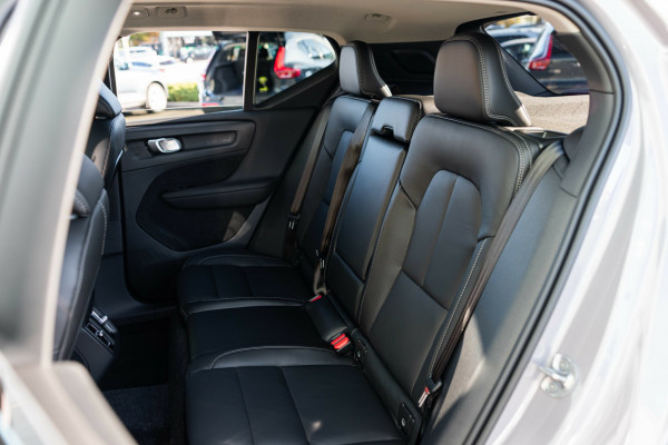 2026 Volvo XC40 XZ Ultra B4 Bright SUV Image 6