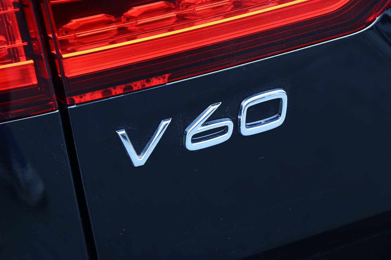 2020 Volvo V60 F-Series T5 R-Design Wagon Image 21