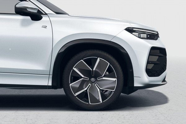 2026 Volkswagen Tayron R4 200TSI eHybrid R-Line SUV Image 6
