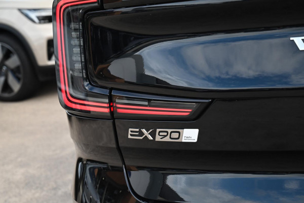 2026 Volvo EX90  Ultra Twin Motor Performance SUV Image 13