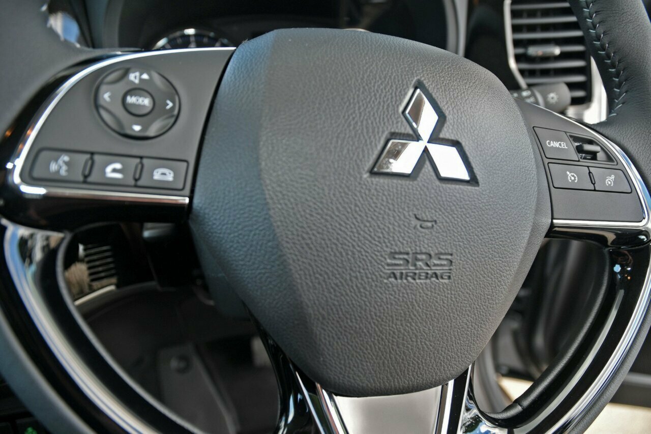 2020 Mitsubishi Outlander ZL ES SUV Image 11