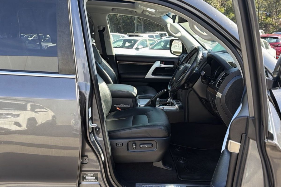 2019 Toyota LandCruiser VDJ200R VX SUV Image 24