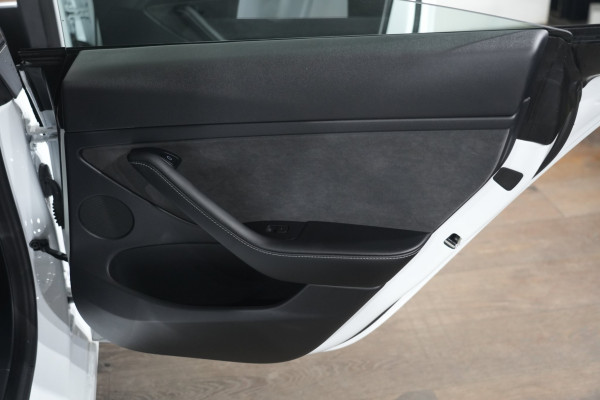2022 Tesla Model 3  Rear-Wheel Drive Sedan image 24