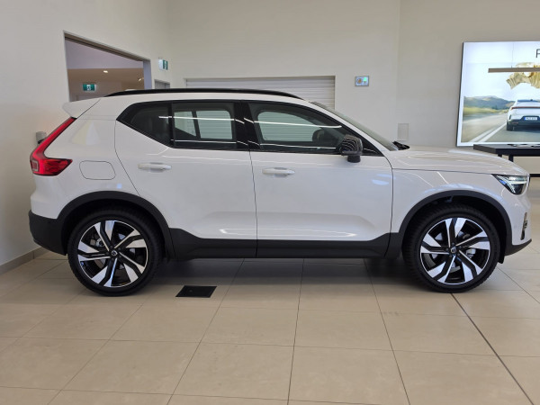 2025 MY26 Volvo XC40 XZ Ultra B4 Dark SUV image 6