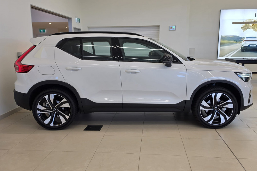 2025 MY26 Volvo XC40 XZ Ultra B4 Dark SUV
