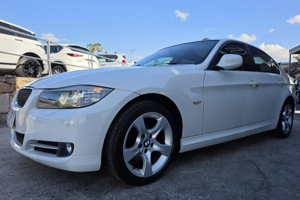 2011 BMW 3 Series E90 320i M Sport Sedan Image 3