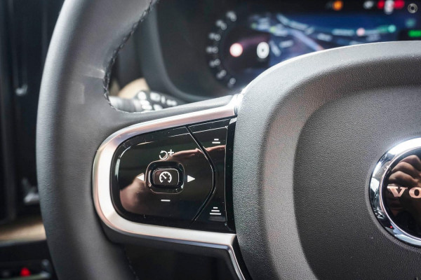 2026 Volvo XC60 UZ Plus T8 Plug-in Hybrid Dark SUV Image 13