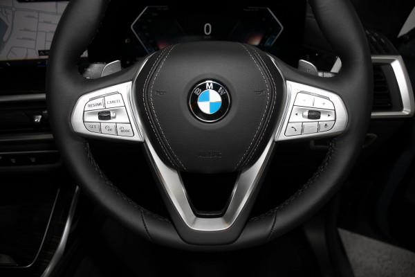 2025 BMW X7 G07 LCI xDrive40d Design Pure Excellence SUV image 12