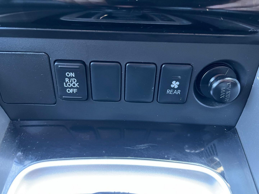 2018 Mitsubishi Pajero Sport QE GLS SUV Image 28
