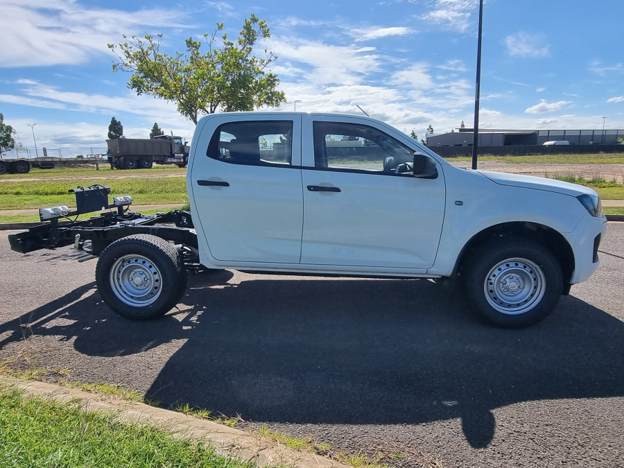 2026 Isuzu D-MAX RG SX Cab Chassis Image 2