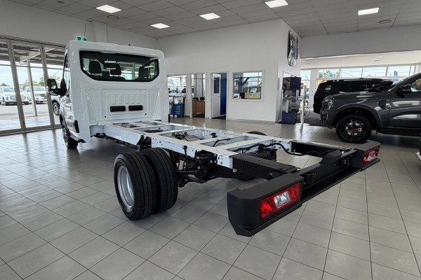 2025 MY25.75 Ford Transit VO 500E Cab Chassis Image 5