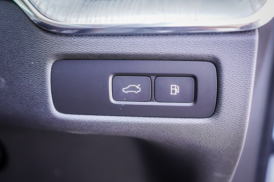 2025 Volvo XC60 Ultra T8 Plug-In Hybrid SUV Image 21