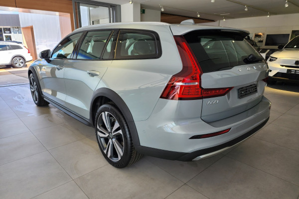 2024 MY25 Volvo V60 Cross Country Z Series Ultra B5 Bright Wagon Image 4