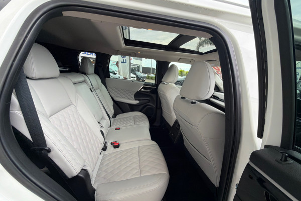 2021 MY22 Mitsubishi Outlander ZM Exceed SUV Image 12
