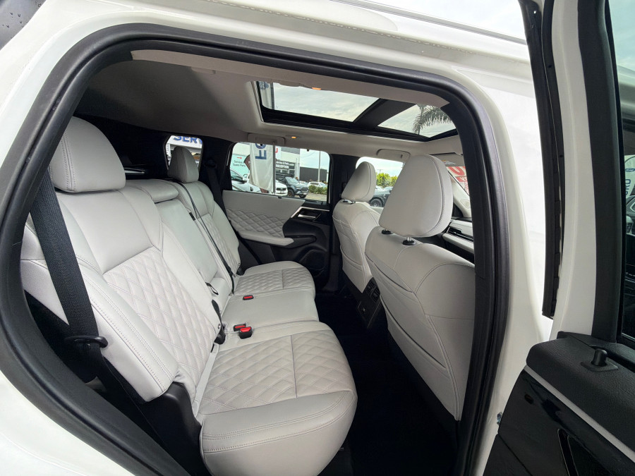 2021 MY22 Mitsubishi Outlander ZM Exceed SUV Image 12