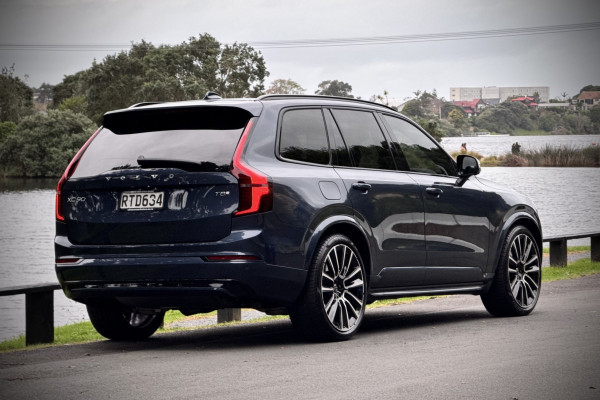 2026 Volvo XC90 L Series Ultra T8 Plug-in Hybrid Dark SUV Image 12