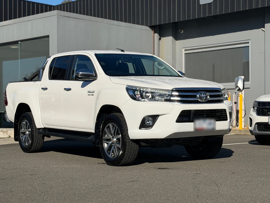 2017 Toyota HiLux  SR5 Double Cab Pick Up Image 4