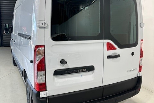 2023 Renault Master X62 MWB Pro Van
