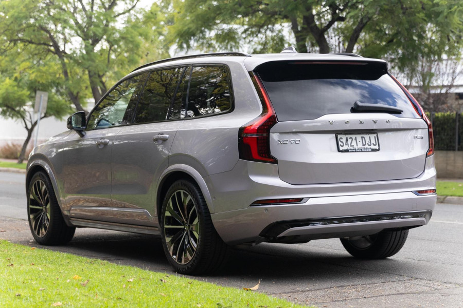 2025 MY26 Volvo XC90 L Series Ultra B5 Dark SUV Image 2