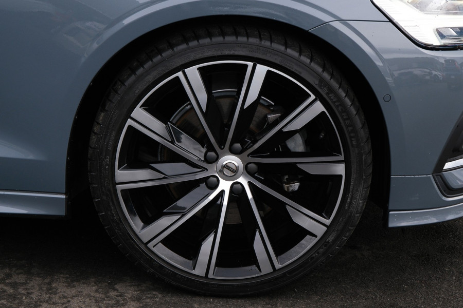 2022 Volvo S60  B5 Inscription Sedan Image 25