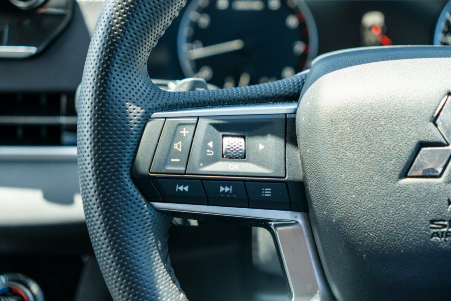 2023 Mitsubishi Outlander ZM LS SUV Image 11