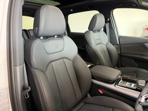 2025 Audi Q7 4M 55 TFSI S line SUV image 12